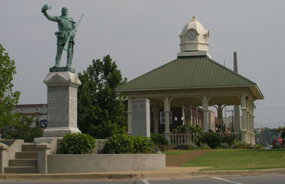 Lawrencebug Square -David Crockett Statue